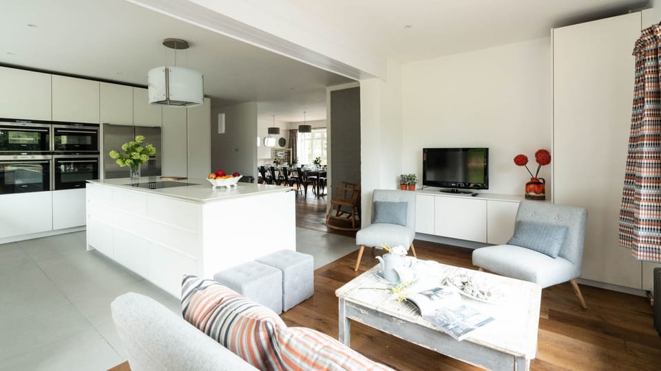 Kitchen seating area