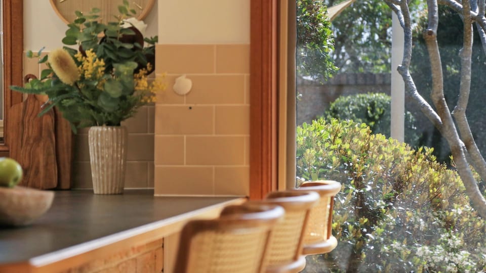Coolburra | Kitchen | Breakfast bar | 1km to supermarket