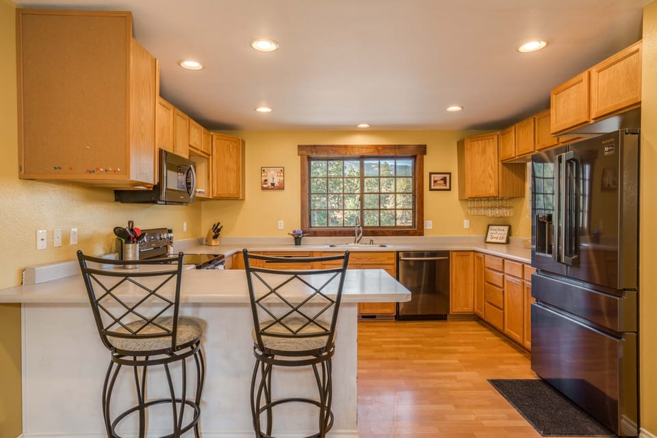 nice kitchen with new appliances