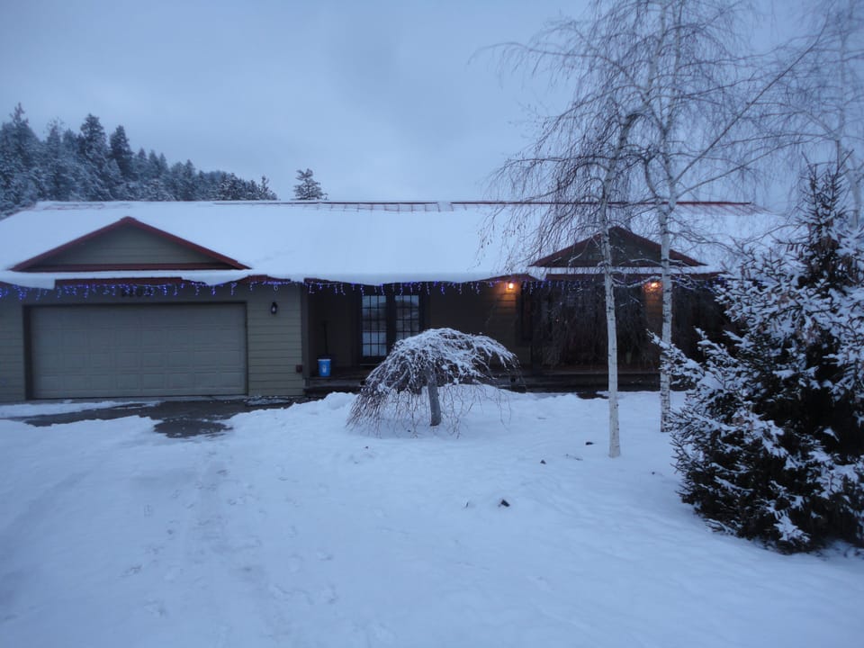 Driveway winter access suitable parking for four vehiclesmax