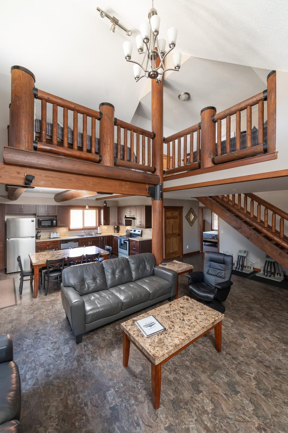 Raven Cabin Vacation Rental (1676)