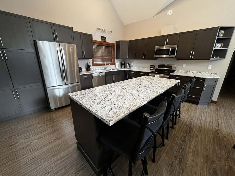 Wolf Den Cabin Rental - Dog Friendly! (2447)