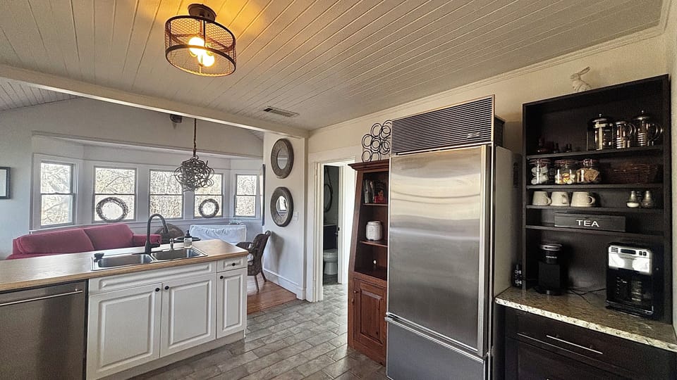 Large eat in kitchen with sitting room
