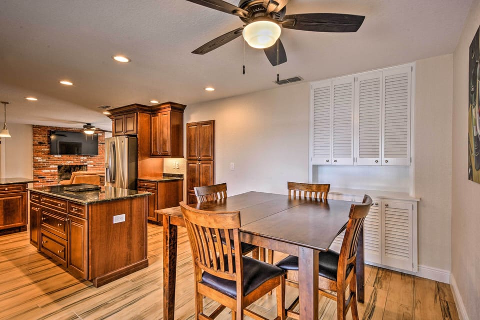 Kitchen Dining Area