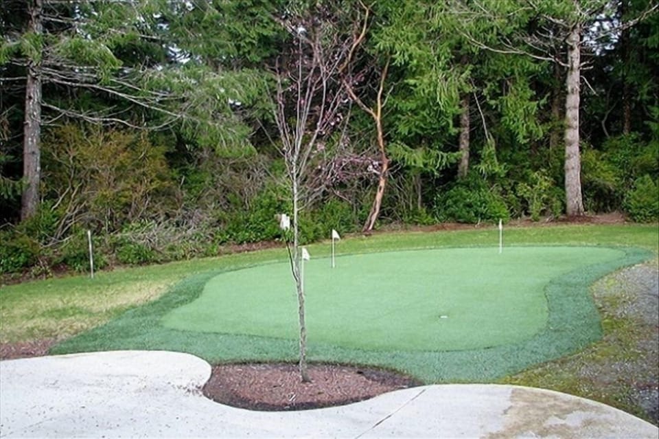 Patio & Putting Green