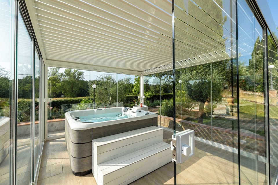 Indoor spa tub