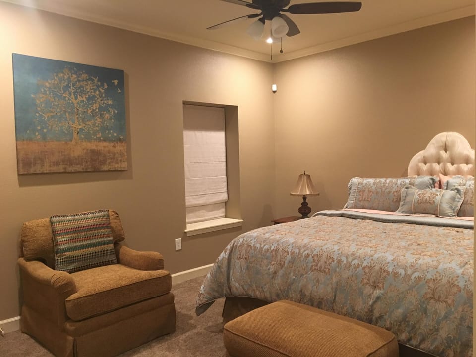 Bedroom #2 king size bed, 40" smart TV