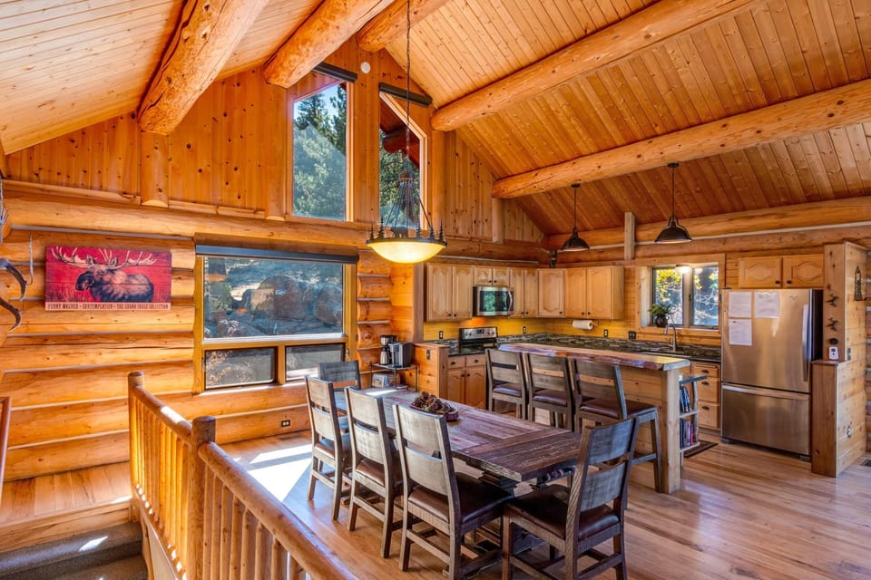 Sweeping views in the back - there are frequent visits from local wildlife