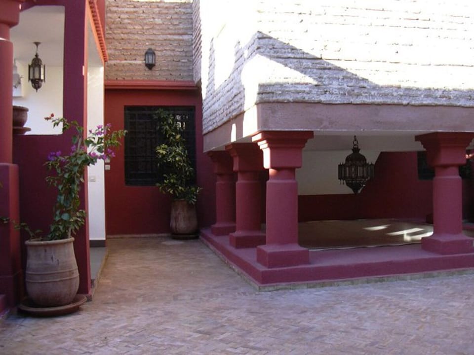 Multi tiered roof garden; 360° views of Atlas mountains and 1000 yr old mosque