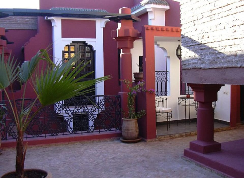 Detail of multi tiered roof terrace with intimate nooks, architectural elements