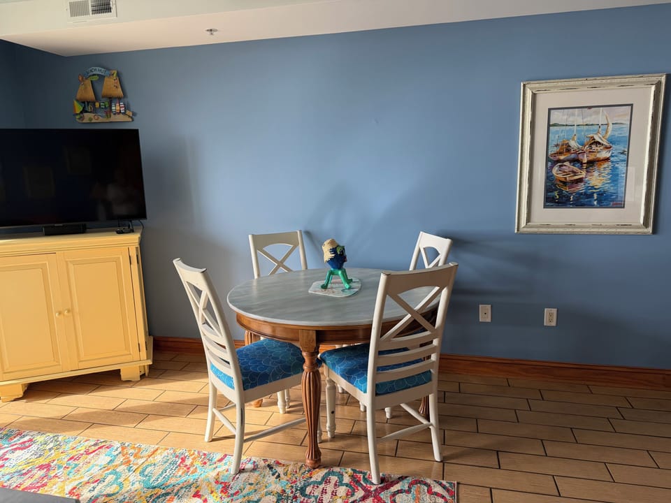 Living/dining area!