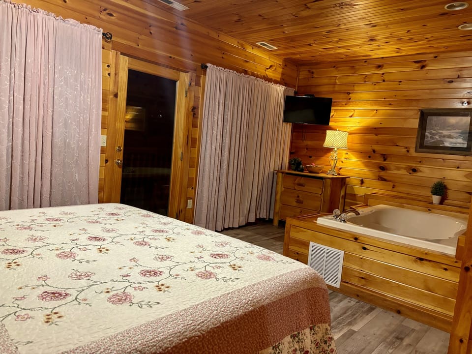 Downstairs King Suite 
Jacuzzi Tub 
TV
Rocking Chairs on Downstairs Deck