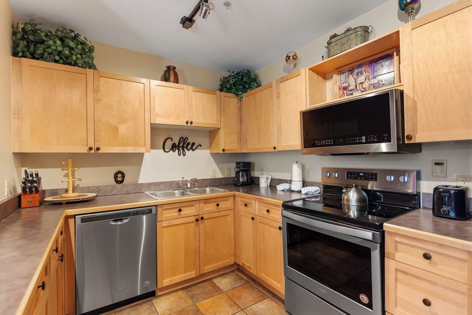 The full kitchen features stainless steel appliances.