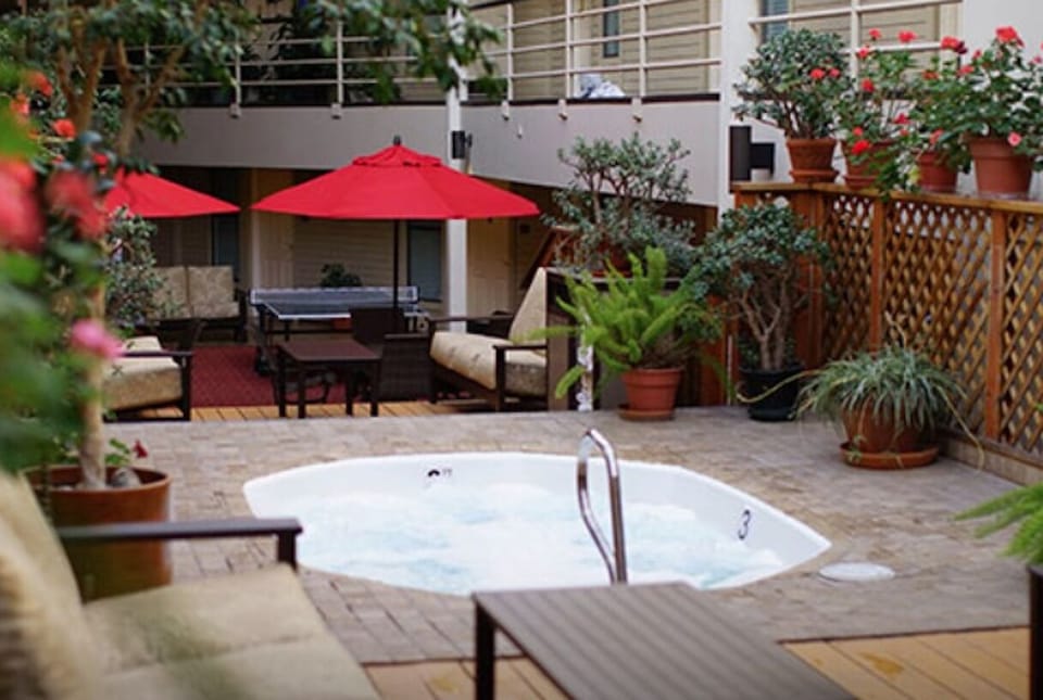 Spa tub