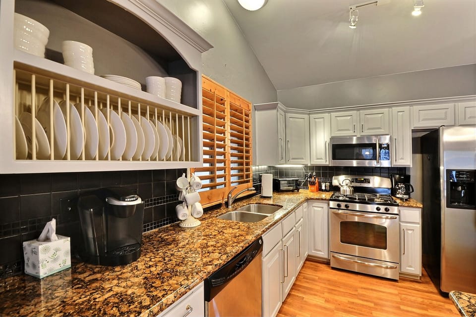 Gourmet Kitchen - Keurig no longer in unit.. standard coffee maker included 
