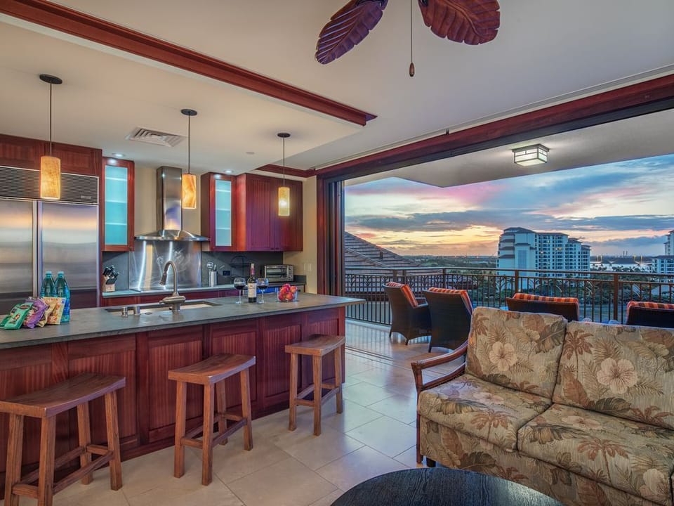 Kitchen/Living Area