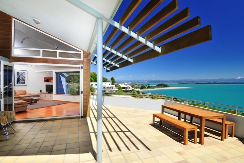Beach Views - Nelson Holiday Home