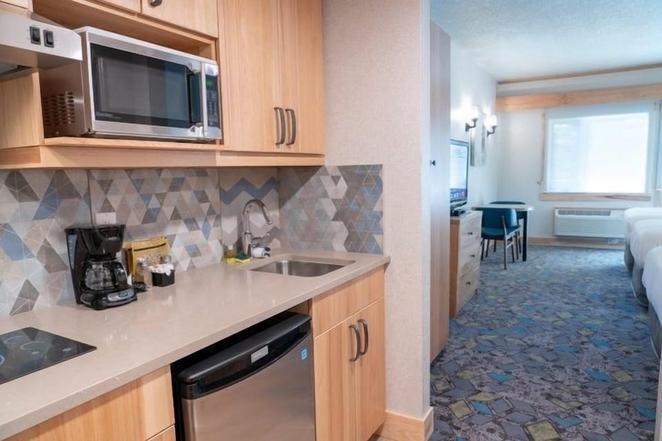 Welcome to your cozy mountain suite on Tunnel Mountain!