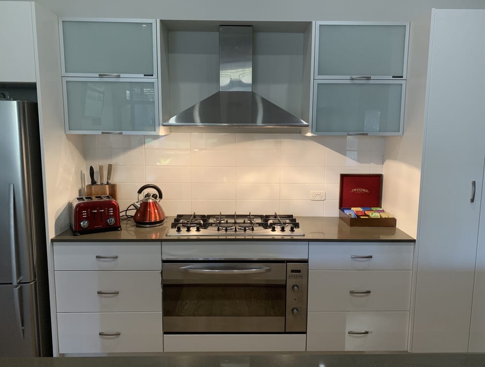 Full appointed kitchen with 90cm oven, extra large gas cooktop, and range hood