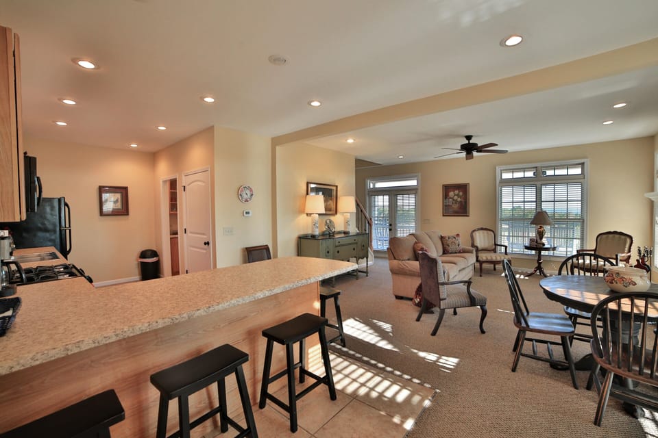 Entryway, Main Level