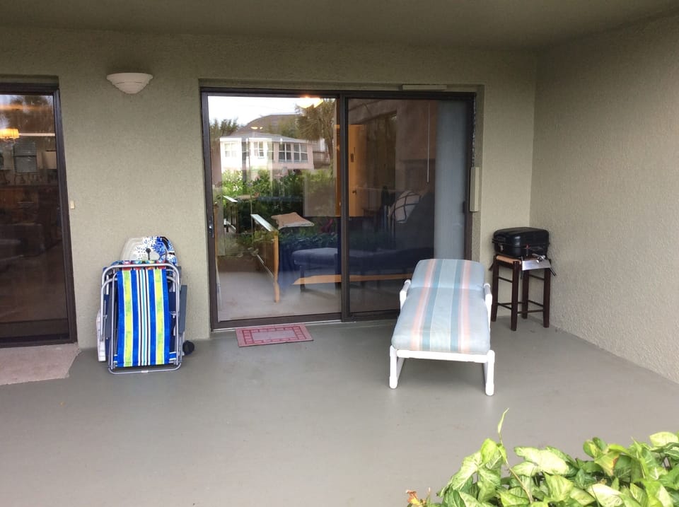 Lanai - Master Bedroom Exit