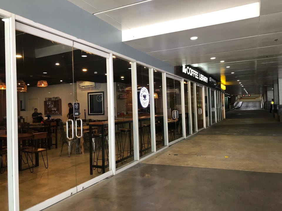 24hours coffee shop, they have also sandwiches, burger, pasta, rice meal...