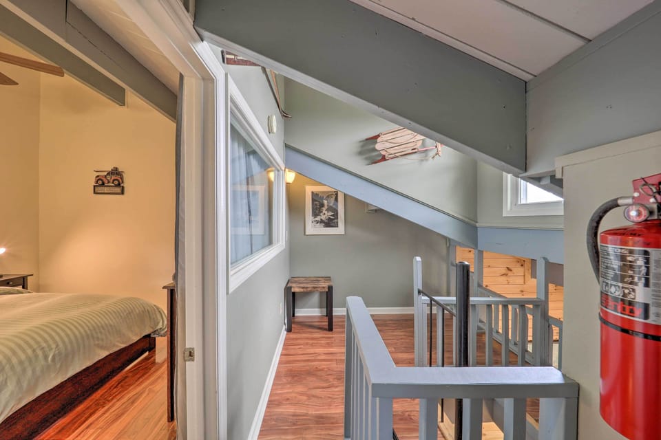 Hallway | Upper Level