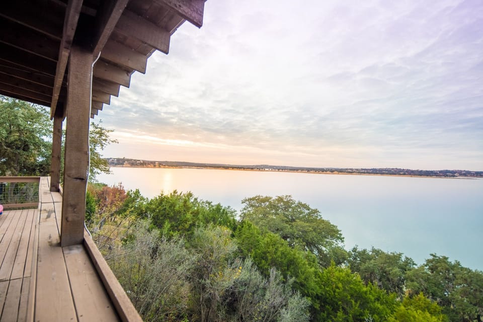 Gorgeous Canyon Lake views from the deck