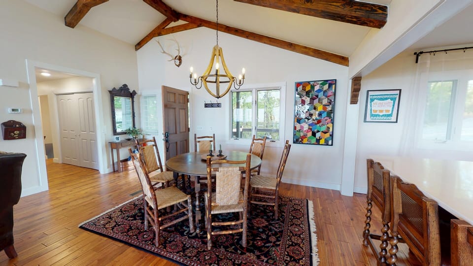 Dining Area, Mail Level