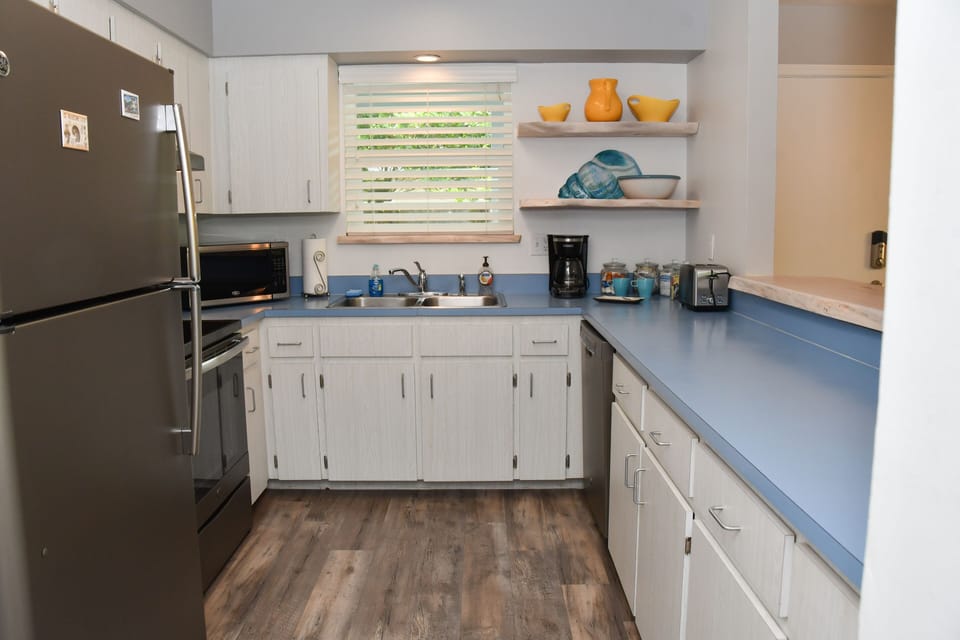 Nice spacious clean kitchen.