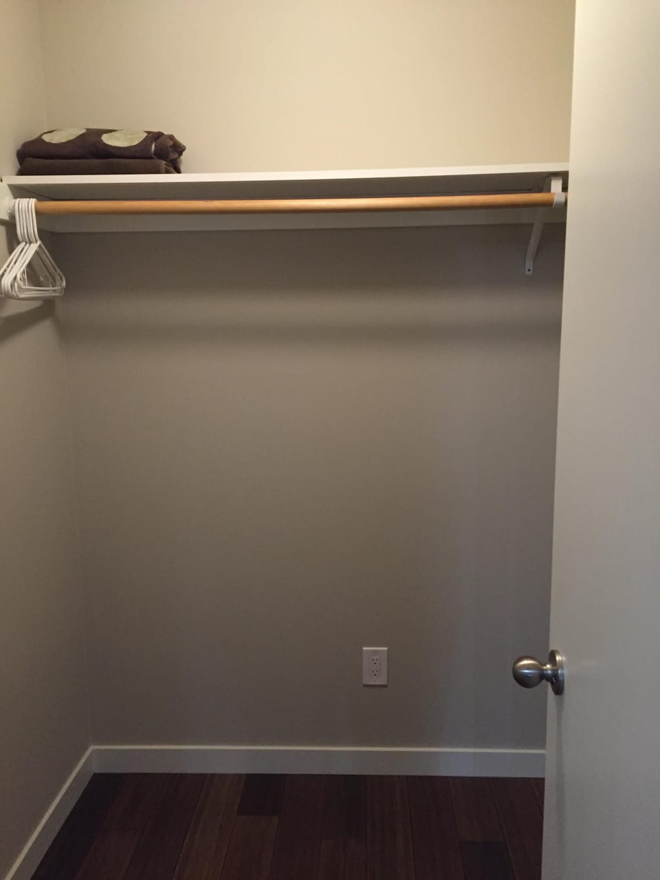 bedroom 
walk in closet 