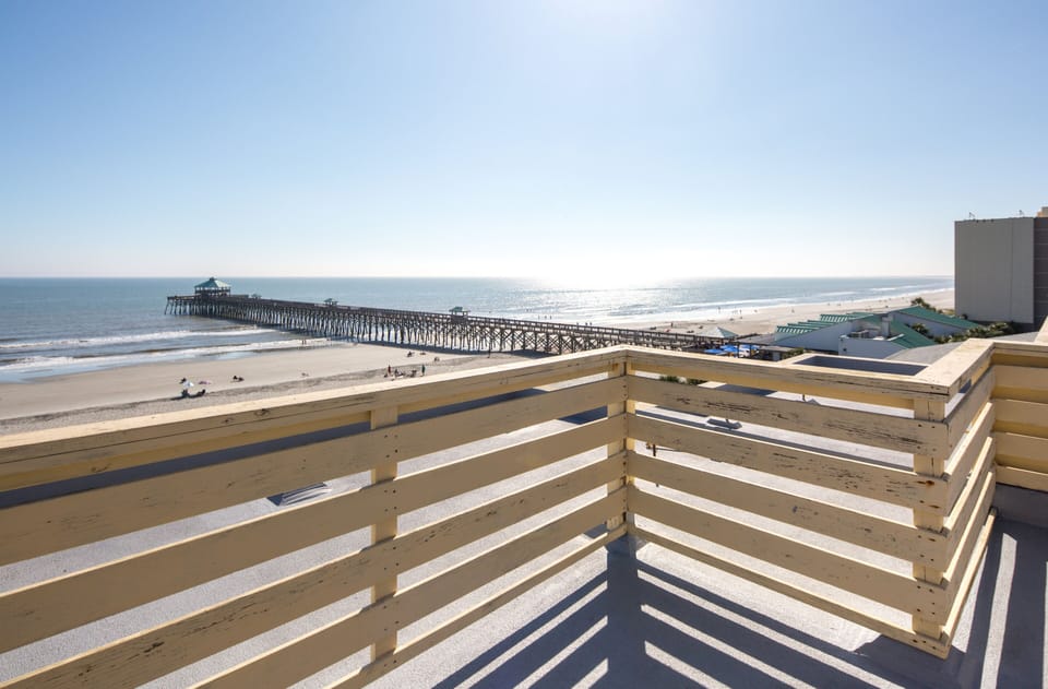Rooftop deck with fantastic views!