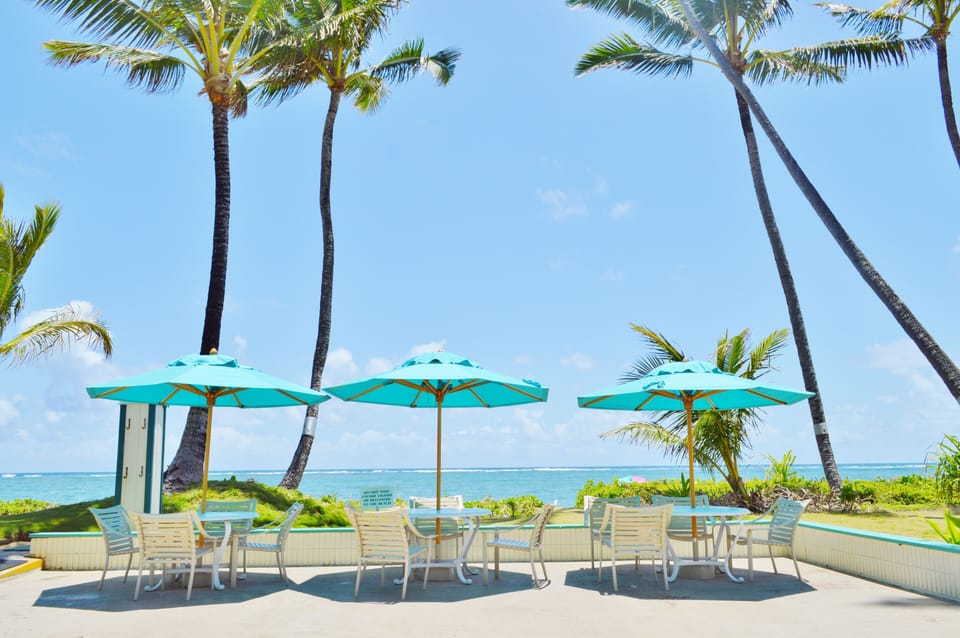 Beachside/poolside picnic tables 