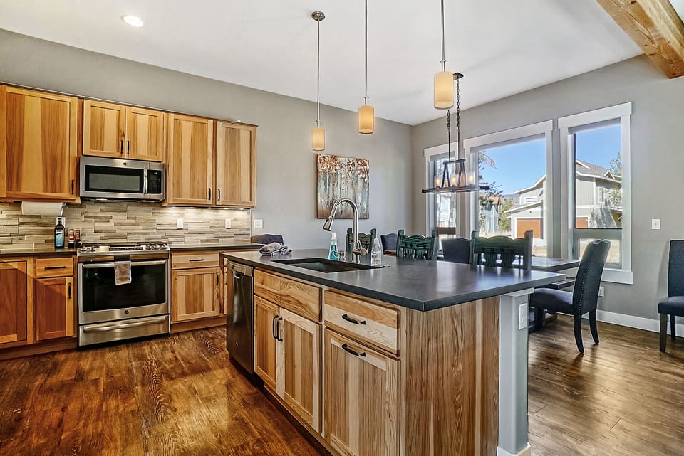 Well appointed Kitchen, gas range.