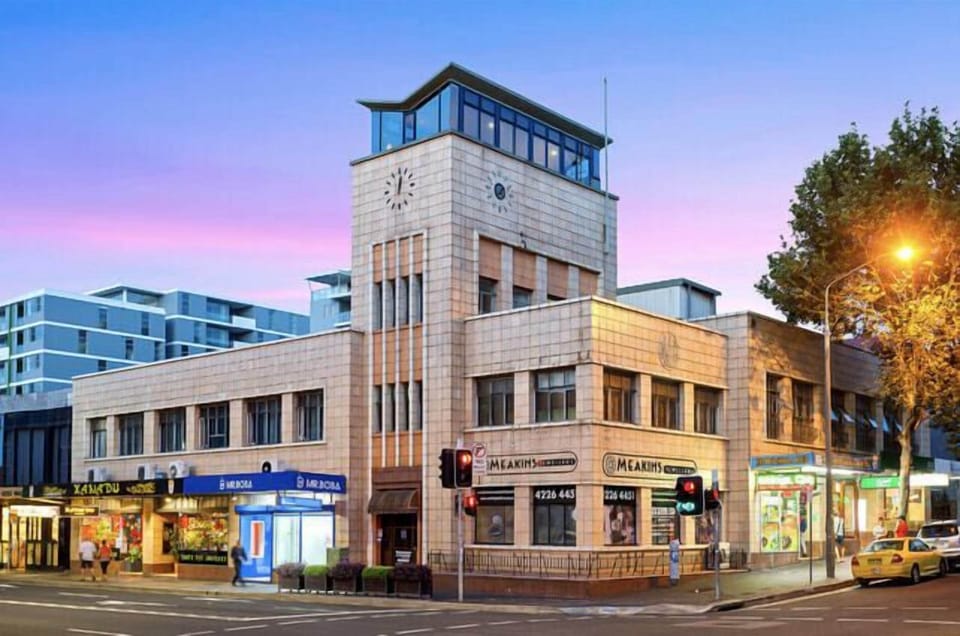 Wollongong-cbd-vacation-business-executive-traveller-iconic-art deco_00516