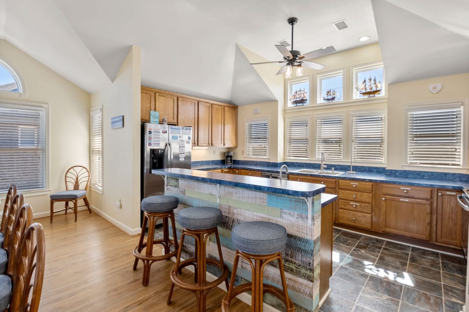 JR4309: Azure Dreams l Top Level Kitchen