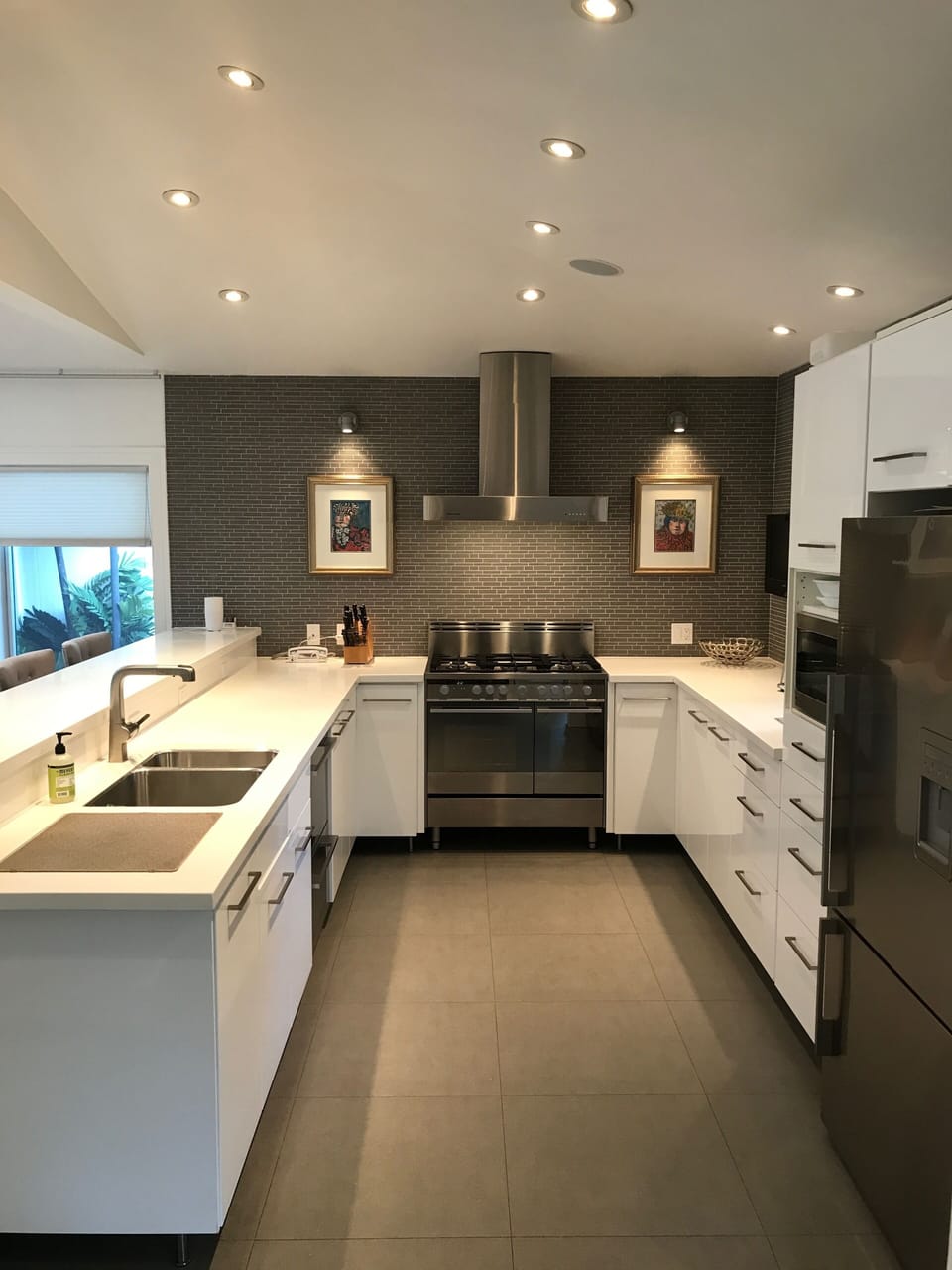 Sleek and Clean Kitchen