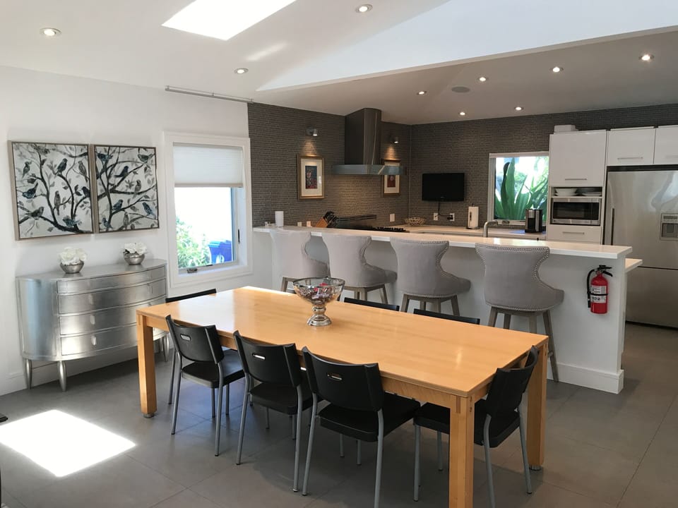 Open Concept Eat-In Kitchen 