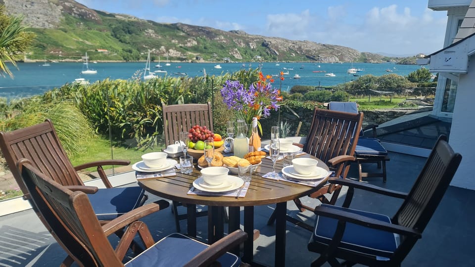 BRUNCH ON THE PATIO