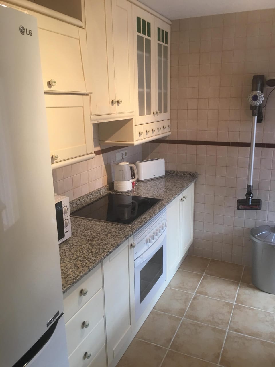 Fully fitted kitchen