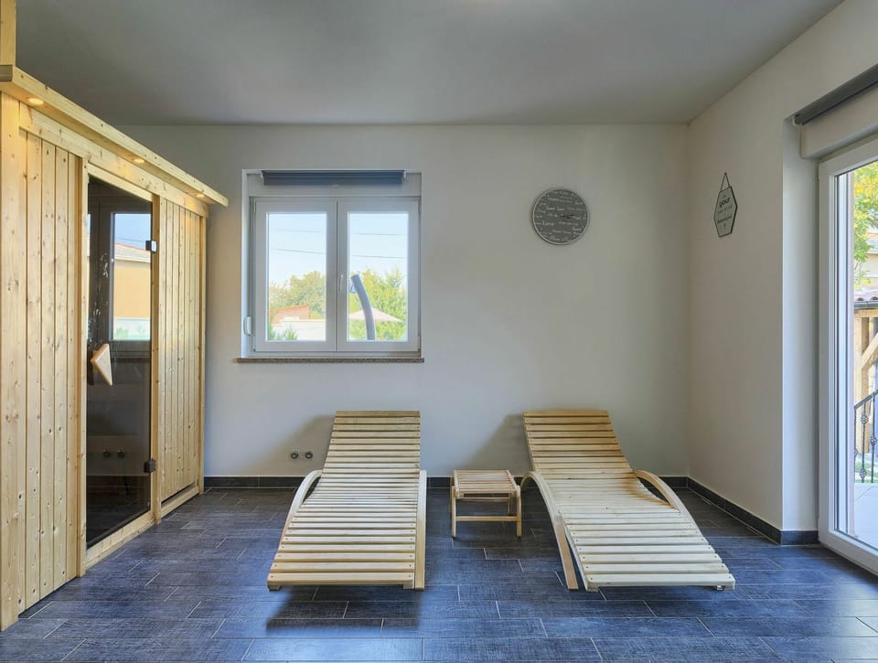 Daytime, Window, Wood, Building, Lighting, Shade, Architecture, Interior Design, Rectangle