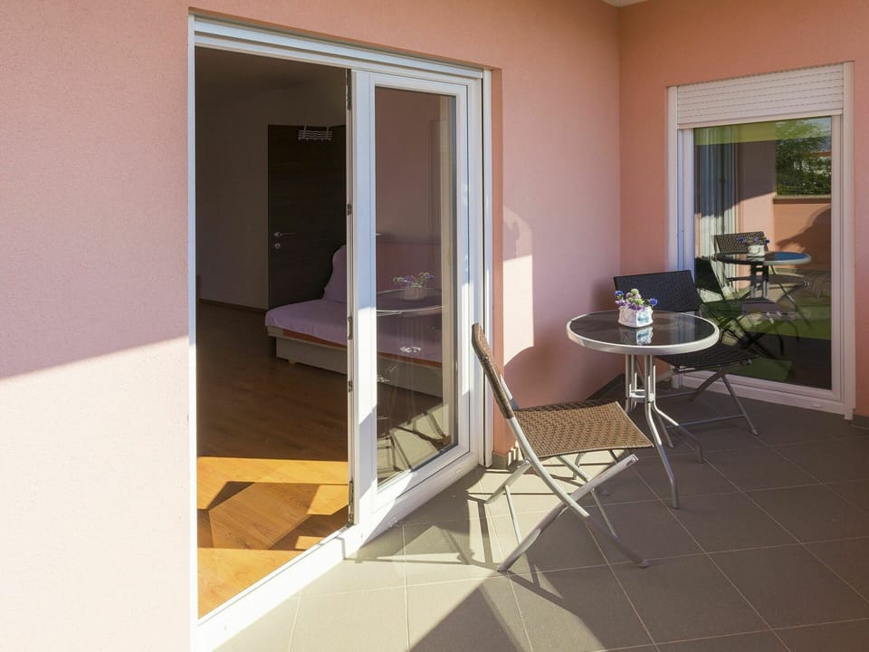 Furniture, Property, Table, Building, Wood, Plant, Shade, Interior Design, Architecture, Chair