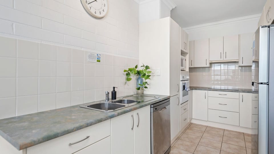 The fully equipped kitchen includes a handy dishwasher