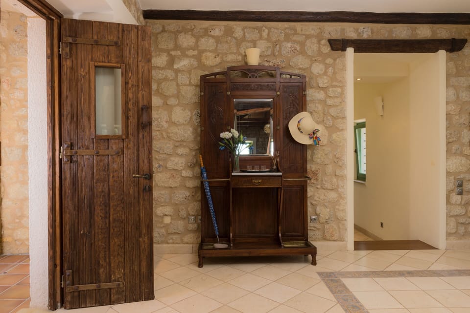 TThe entrance - Hall