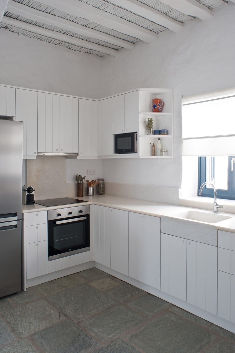 The kitchen with its marble worktop
