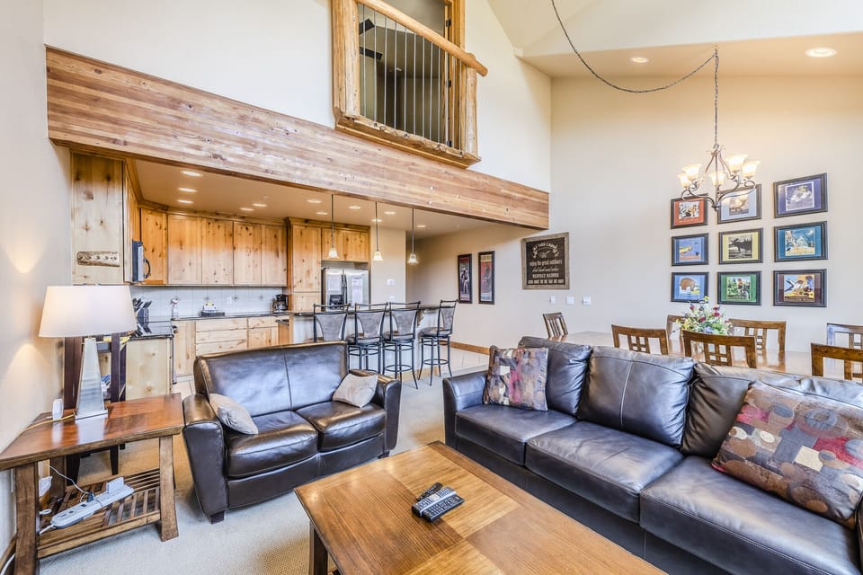 Living Area - Great space for family time or friendly gatherings.