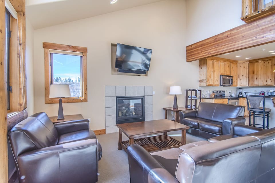 Living area - Flat screen TV mounted above the fireplace.