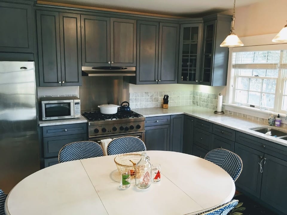 Eat-In Kitchen