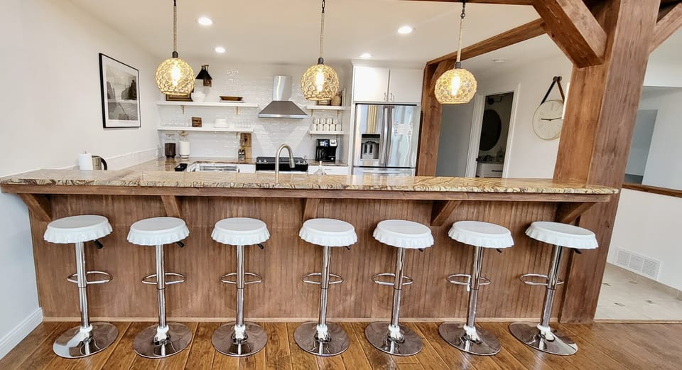 Breakfast bar seats 7 comfortably