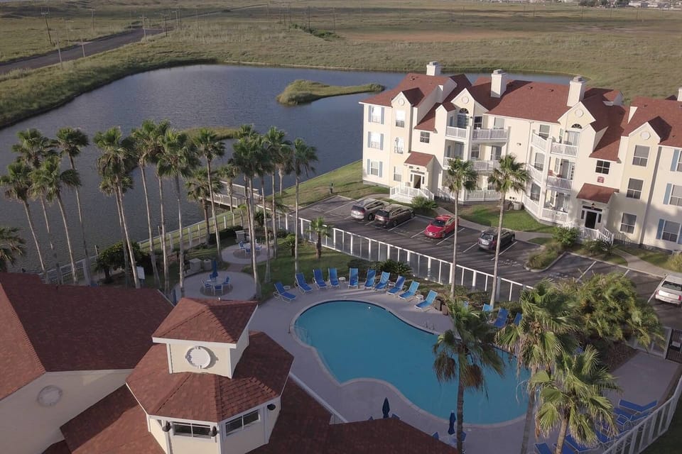 Beach Club resort-style living ~ pool, lake, and sea a stroll away!